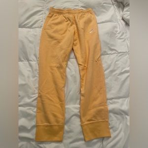 Nike men’s standard fit taper leg, regular length